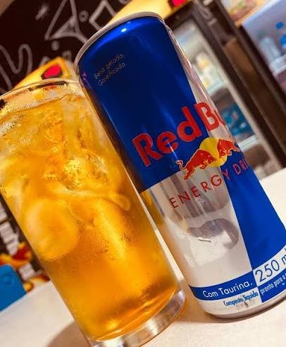 DOSE OLD PARR COM RED BULL